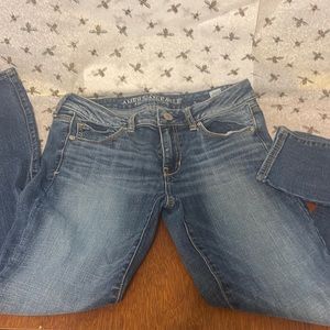 Perfectly worn in American Eagle Skinny Super Stretch Jeans - Size 6